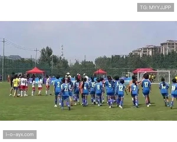 本赛季足球球星们的状态回暖，闪耀绿茵场表现备受关注