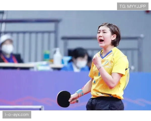 王欣瑜训练间突然放飞自我，旁边队友都笑岔气了！